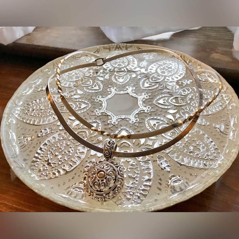 2 Ladies Necklaces Large Pendant Costume Jewelry Silver & Gold Color Marked